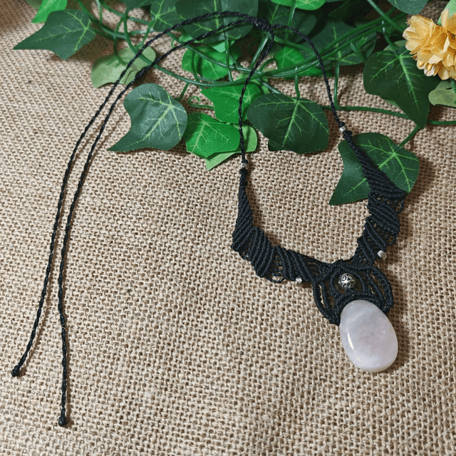 Collier micro macramé quartz rose
