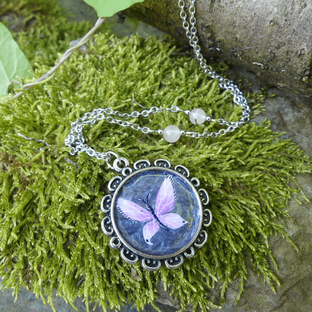 Collier pendentif papillon peint à la main