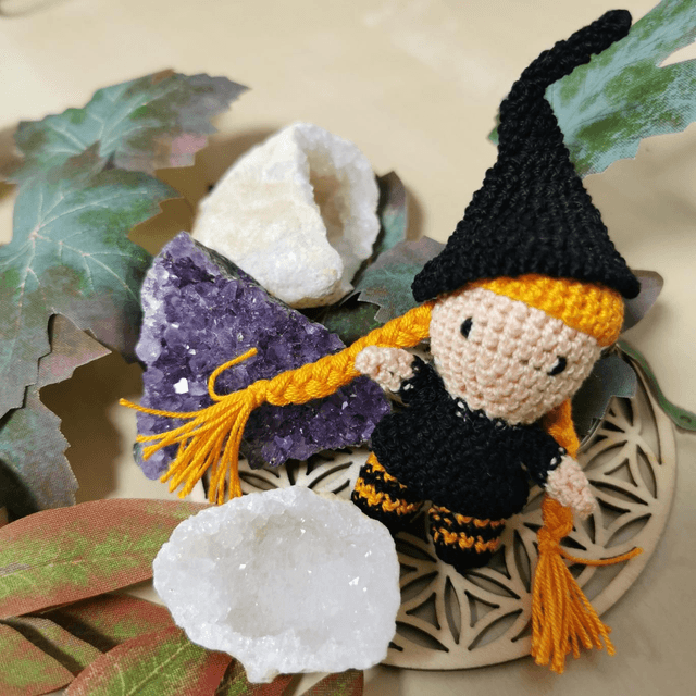 Porte clé crocheté sorcière 