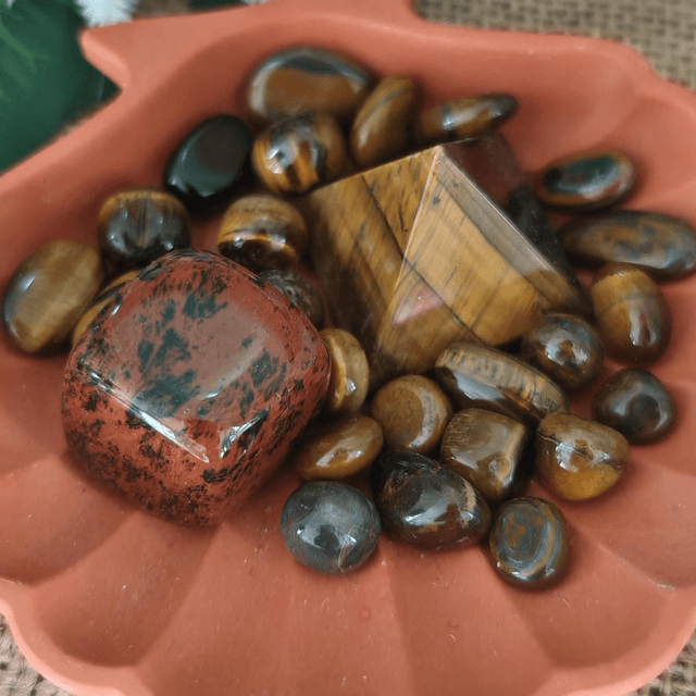 "mes cristaux" pyramide oeil de tigre et obsidienne acajou (1)