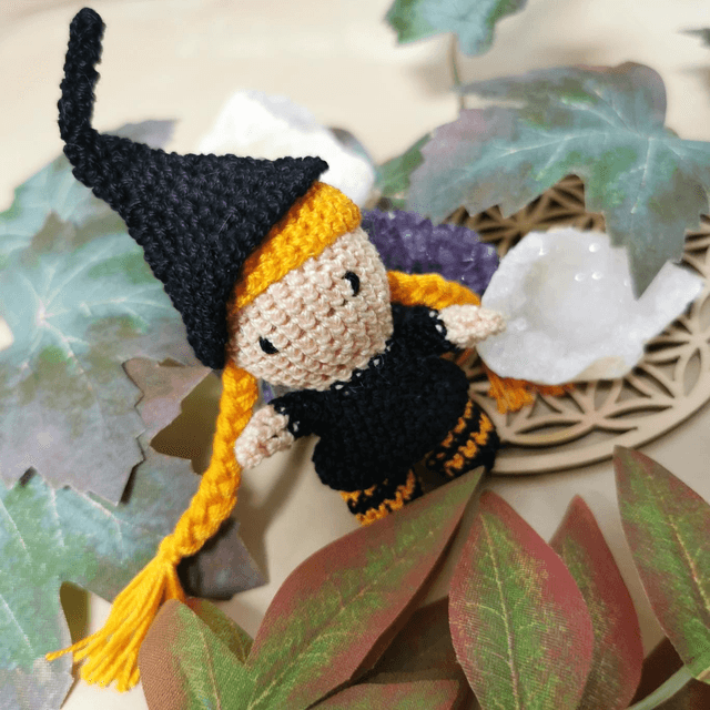 Porte clé crocheté sorcière 