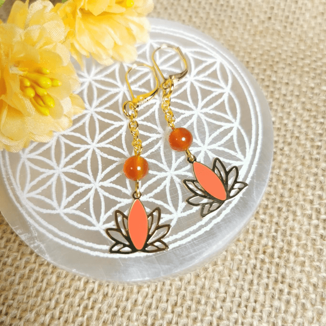 Boucles d&#039;oreilles cornaline et lotus